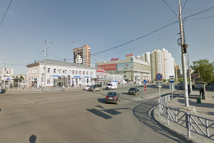 В Екатеринбурге неизвестный напал с ножом на прохожих