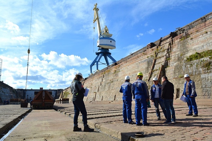 Атомный ледокол «Урал» прибыл в Петербург на плановый ремонт