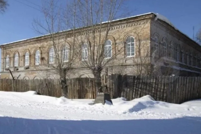 Дешевле, чем квартиры в Екатеринбурге: в свердловском городе продают купеческий дом 19 века