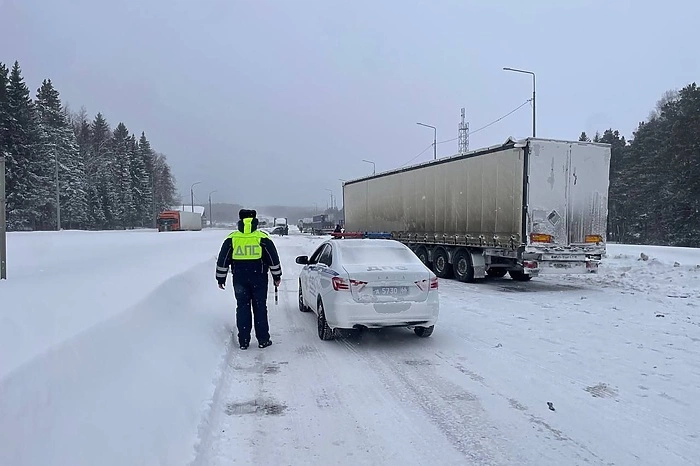 Движение на Пермском тракте заблокировано из-за массового ДТП