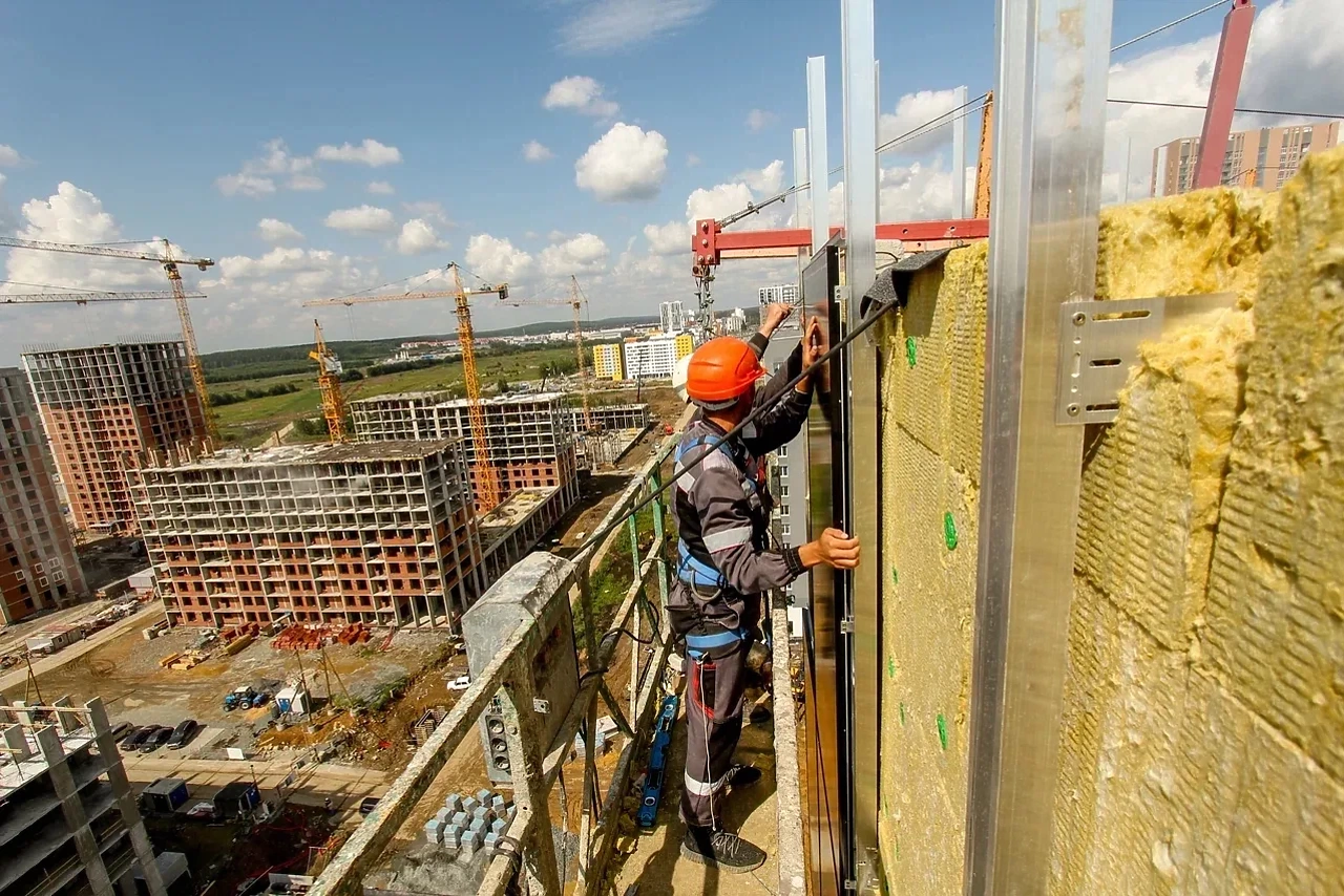 Паслер рассказал, что будет с квартирами пострадавших в ходе налета беспилотника ВСУ на Екатеринбург