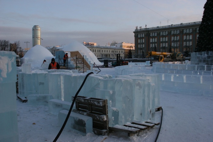Кристально чистый лед станет главным стройматериалом новогоднего городка
