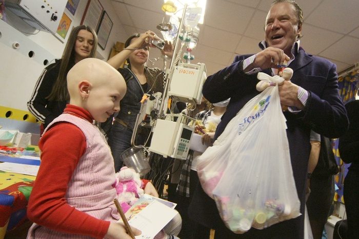 Плед, щенок и блендер: в Екатеринбург собирают подарки для больных детей