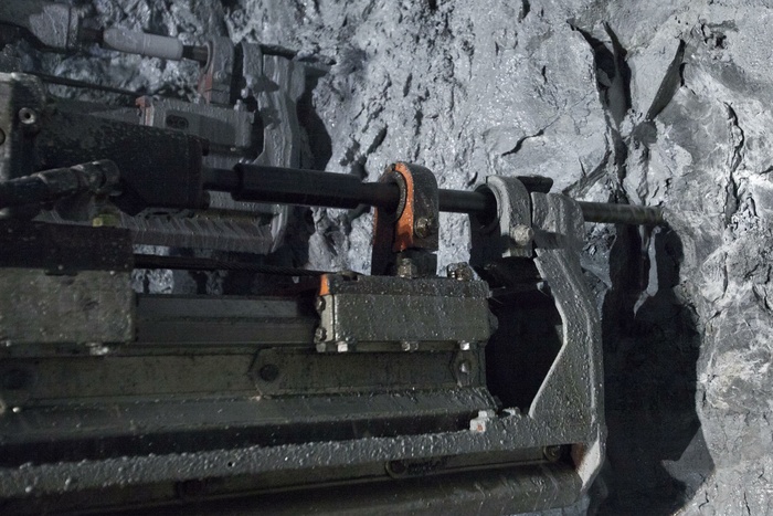 Силовики подтвердили гибель рабочего при обрушении шахты на Урале