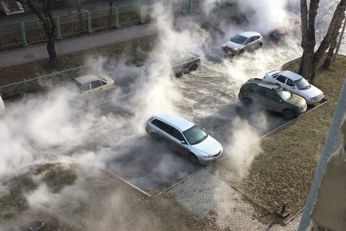 В результате прорыва трубы на Мельникова был затоплен детский сад