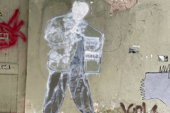 В Екатеринбурге закрасили стрит-арт, посвящённый цензуре независимых СМИ