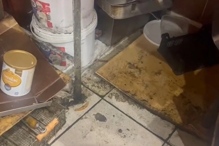 В Екатеринбурге нашли пекарню в здании туалета