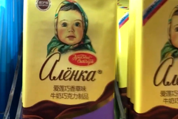 В Шанхае нашли 47 магазинов, которые продавали китайские подделки под российские продукты