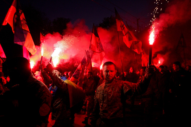 Бойцы добровольческих батальонов на Майдане потребовали отставки Порошенко