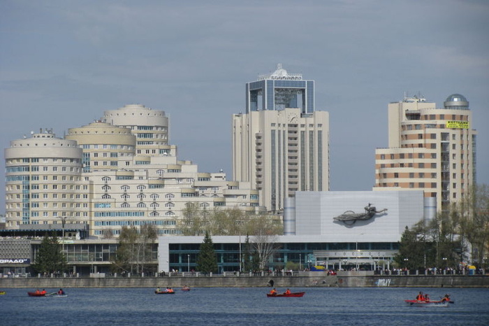 В Екатеринбурге закроют парковку около ККТ «Космос»