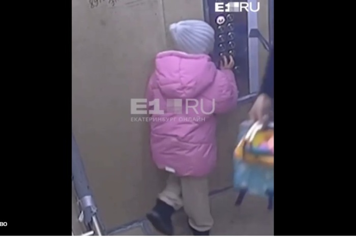 Ребенка ударило током в лифте на Урале