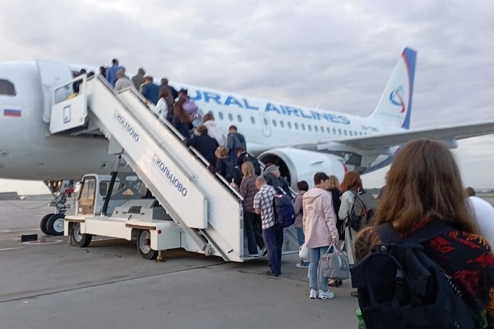 В Кольцово задерживают рейсы по всей России