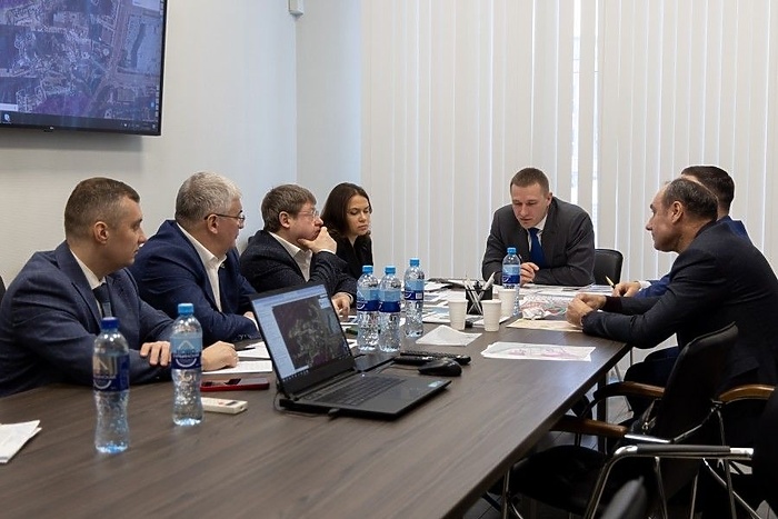 С жителями Ботаники, борющимися с «уплотнением» их квартала, встретился Руслан Габдрахманов