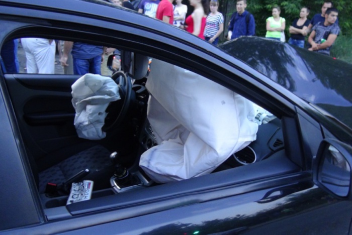 Три человека пострадали по вине встречного водителя в ДТП на Шефской