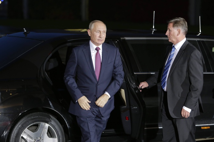 Шпионы засняли тест-драйв лимузина президента России в Швеции
