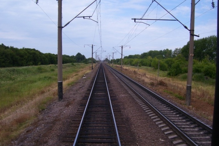 В Екатеринбурге молодой мужчина погиб под колесами поезда