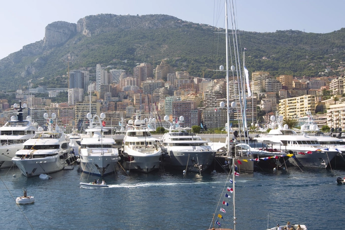 100 тысяч в месяц — уже богач. Социологи узнали, сколько денег нужно россиянам