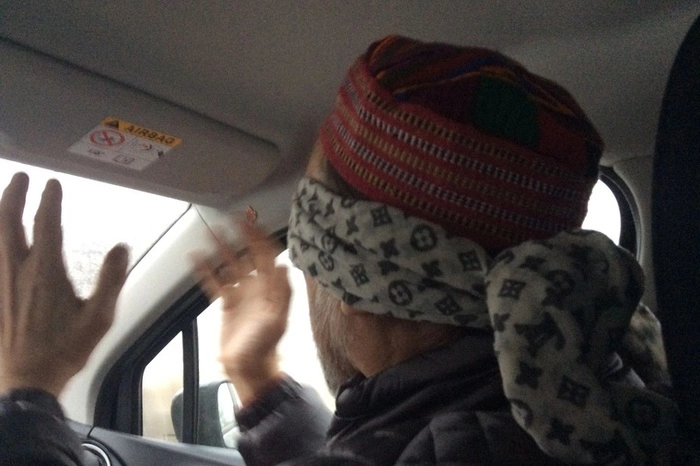 Поклонница подарила на юбилей Николаю Коляде кроссовер