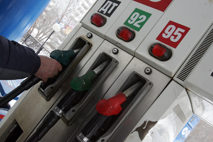 С 1 января в России повысились акцизы на бензин