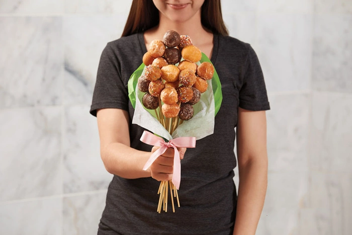 Врачам и учителям запретят брать подарки