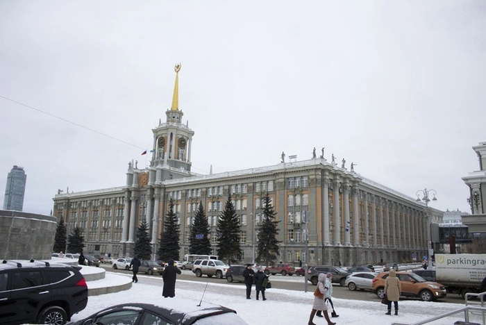 «Плюс ежемесячное поощрение». Гордума утвердит зарплаты чиновников мэрии Екатеринбурга на 2022 год