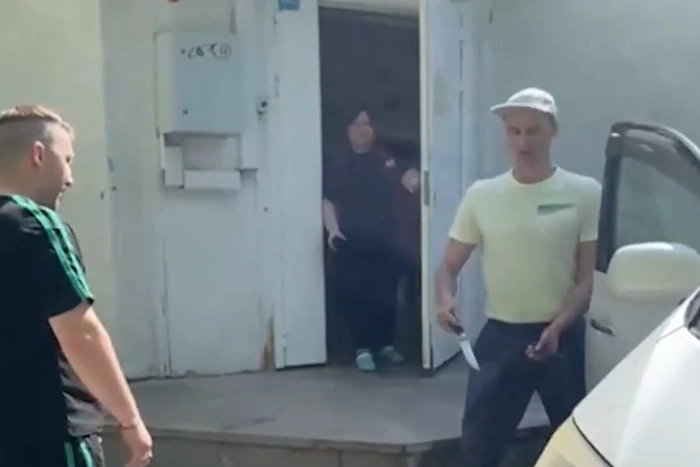 На Юго-Западе водитель вытащил нож во время спора с доставщиками