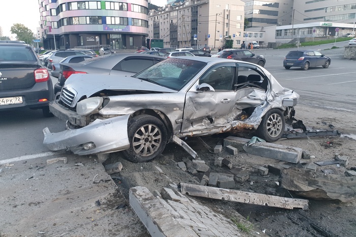 Пьяный водитель разбил три автомобиля в ДТП на Народной Воли