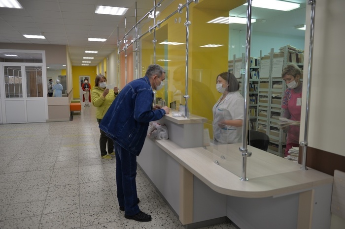 В екатеринбургских поликлиниках спустя полгода пандемии коронавируса возобновляется плановая помощь