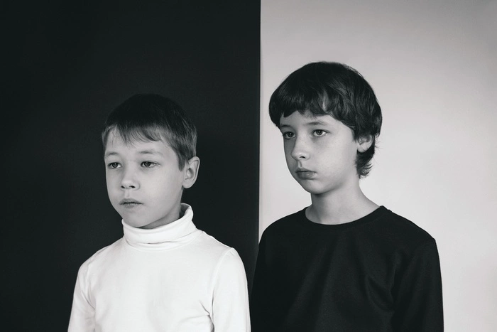 На Урале подросток в школе избивал сверстника и выманил у него 300 тысяч рублей