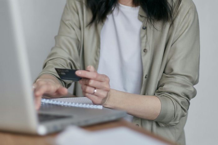 Свердловчанка лишилась денег после взлома аккаунта на маркетплейсе