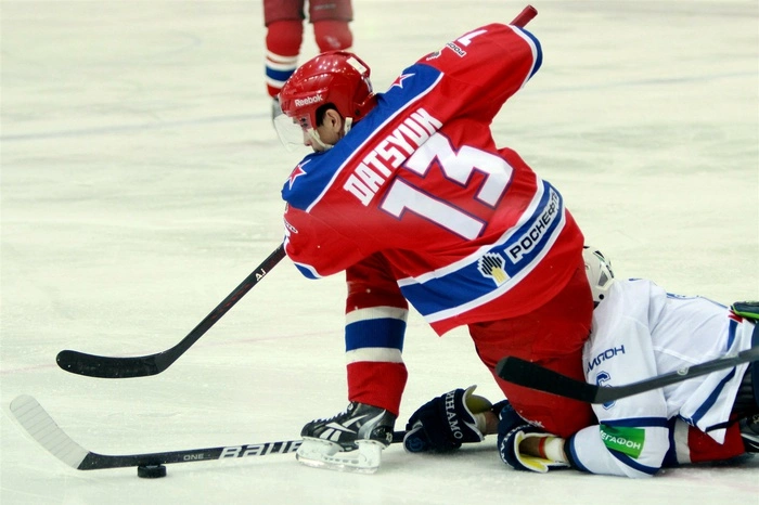 Дацюк подарил Халку именной свитер