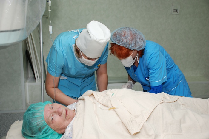 Свердловских врачей заставляют подписываться под сокращением зарплаты