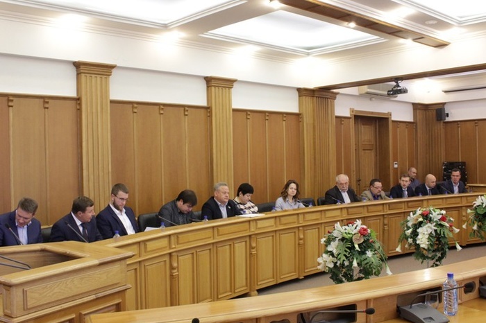 «Вот, хрень-то какая»: Депутаты ЕГД не пригласили Ройзмана на праздничный банкет