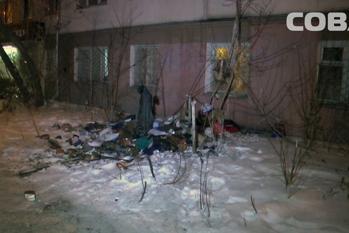 Захламленная квартира горела на улице Мамина-Сибиряка