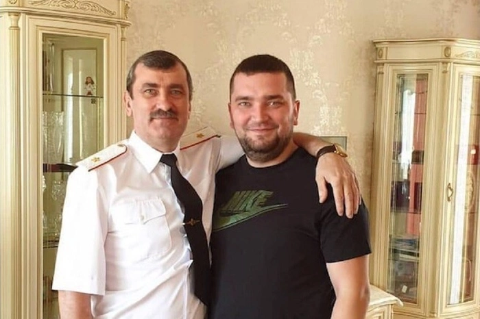 В Тюмени за вовлечение в проституцию задержали сына главы свердловского МЧС