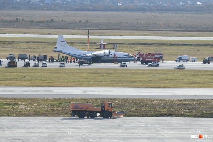 Аэропорт Кольцово возобновляет работу после аварийной посадки самолёта