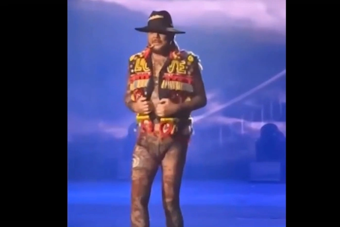 Филипп Киркоров выступил на концерте в прозрачных легинсах