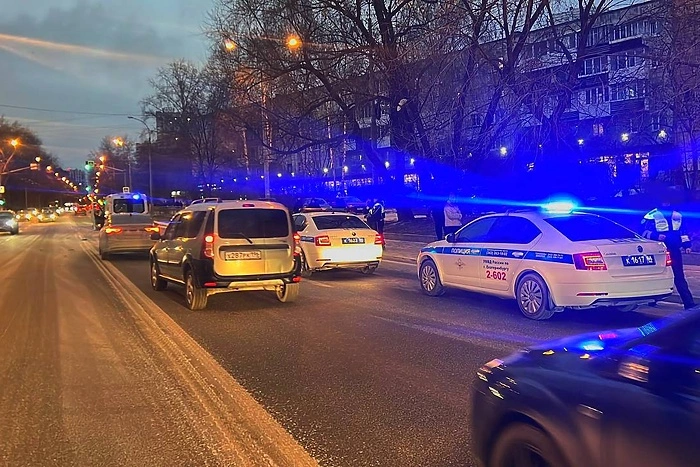 Стало известно, кто погиб под колесами авто на улице Советской в Екатеринбурге