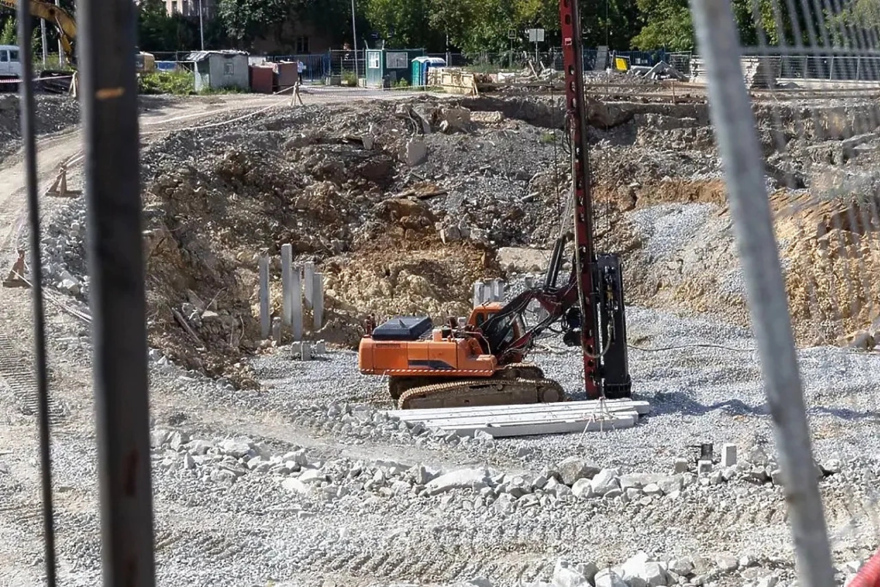 Во Втузгородке сразу после выборов возобновилась спорная стройка
