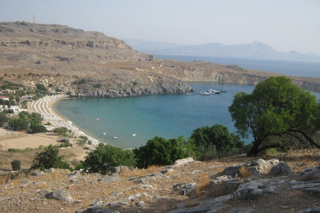 На Родосе отравились десятки российских туристов