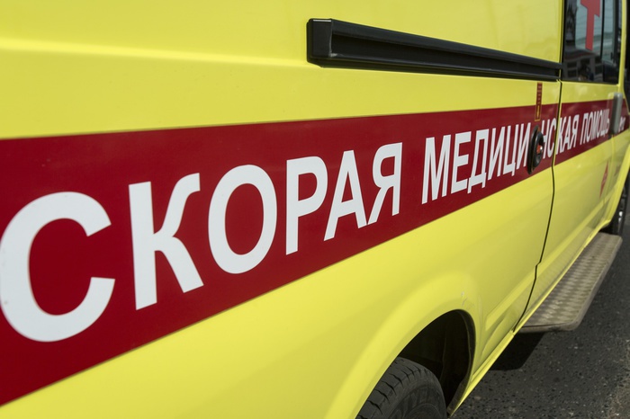 Житель Екатеринбурга поймал выпавшую с восьмого этажа четырехлетнюю девочку