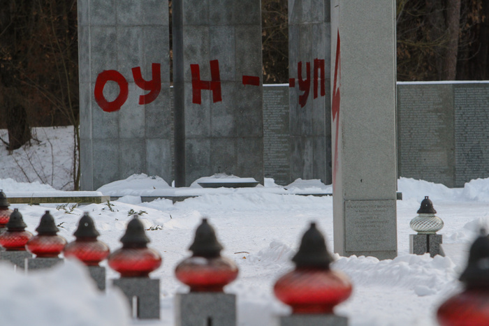 МИД Украины назвал провокацией снос памятника воинам УПА в Польше