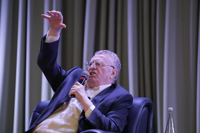 Жириновский назвал своих конкурентов мусором