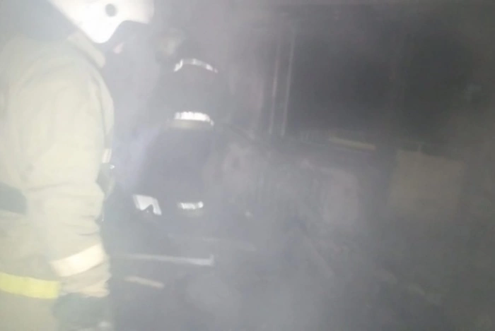 В Екатеринбурге ночью мужчина хотел сжечь многоэтажный дом