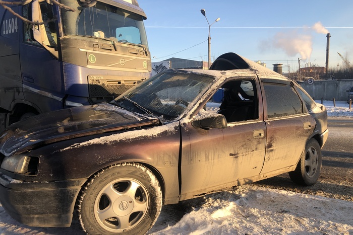 Пассажирка «Опеля» погибла в ДТП на Монтажников в столкновении с грузовиком