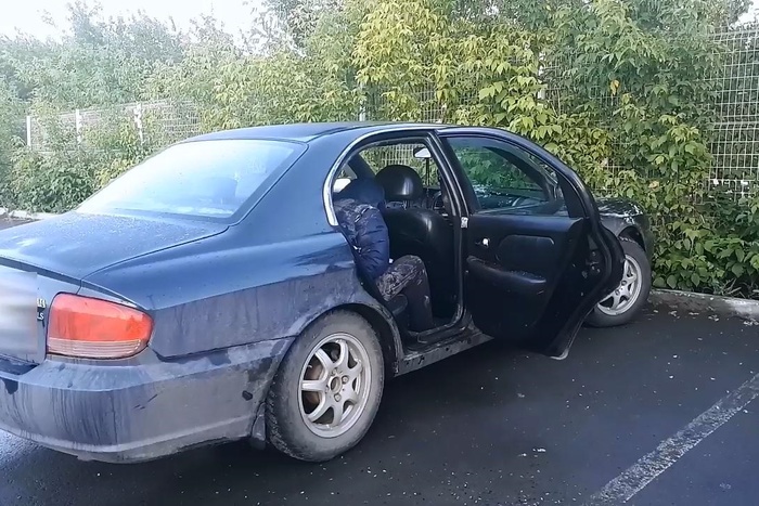 Сыщики полиции Екатеринбура задержали шайку, похитившую автомобиль (ФОТО)