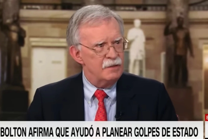 Экс-советник Трампа обвинил Байдена в «нехватке воли»