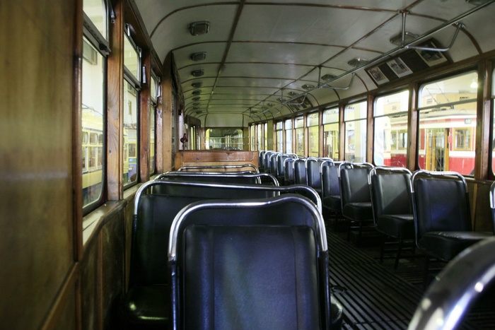 В мэрии пояснили, почему екатеринбуржцы еще долго будут ездить на старых трамваях