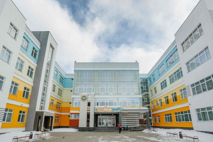 Дети госпитализированы: в школе Екатеринбурга произошел пожар