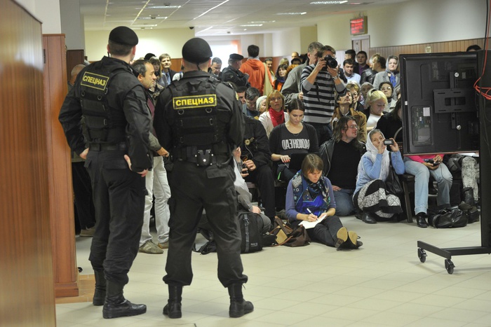 Арестованным сотрудникам ФСБ предъявили обвинения в госизмене